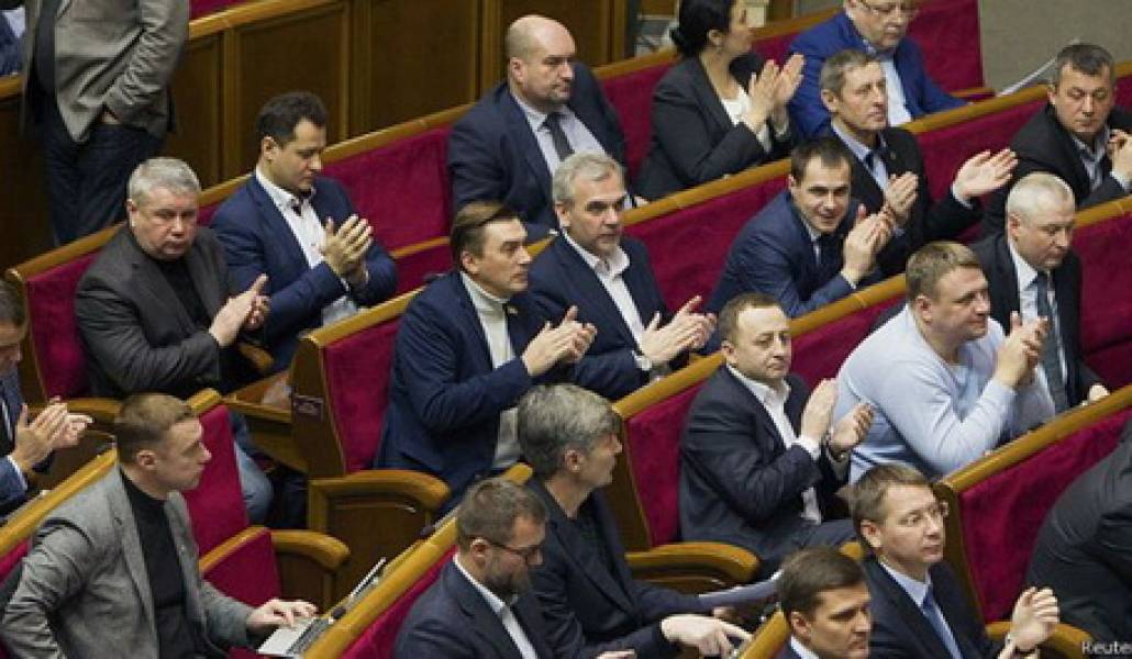 150127121026_rada_deputies_applaud_vote_session_parliament_624x351_reuters