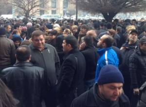 Предприниматели дали 1 час правительству: прямой эфир