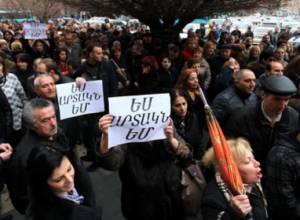 Relatives of slain soldier join ralliers outside government building