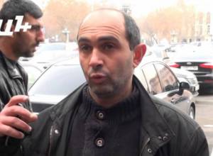 Попавшие в "черный список" РФ - около здания Правительства