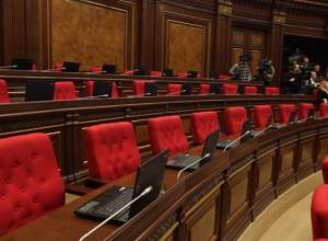 Absences of all deputies explored at the NA