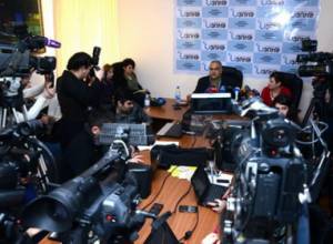 Raffi Hovannisian refuses to answer journalists' questions