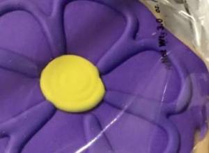 Starbucks sells biscuits in the form of forget-me –not