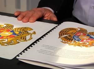 Intellectuals in Armenia divided into two groups over coat of arms