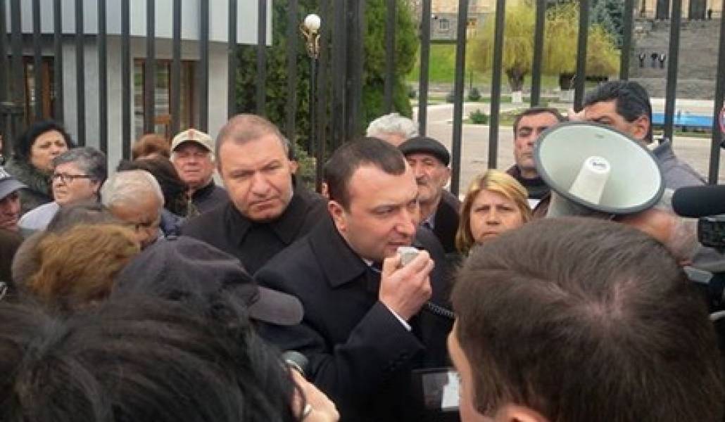 11075137_835694476500731_221373676199730102_n