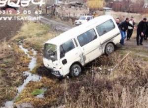 Շիրակի մարզում մեքենան ընկել է ձորակը