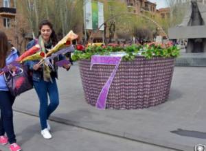 Եռասերունդ երկրապահը նախօրոք շնորհավորում է կանանց ու աղջիկներին