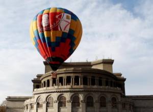 Տոնը՝ Երեւանի երկնքում
