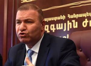 Միքայել Մելքումյանը դժգոհ է Ռոբերտ Նազարյանի կառույցի թոփ մենեջմենթից