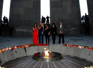 Քարդաշյանները Ծիծեռնակաբերդում էին (ֆոտոշարք)