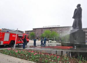 Լվացվել են արձանները