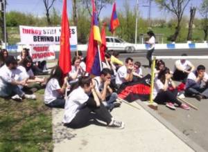 Demo in front of the US Embassy