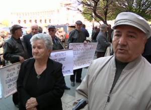 Վարչապետից պահանջում են վերջնահաշվարկի, թոշակի վճարում