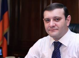 Taron Margaryan congratulates on the Police Day