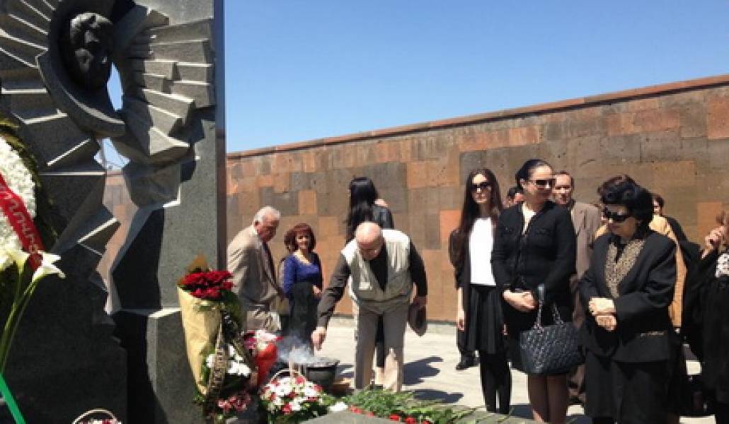 11149058_842000029170729_54380243_n