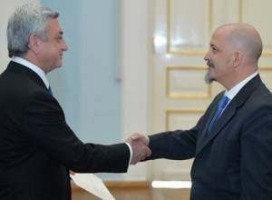 Argentina’s newly-appointed Ambassador handed over his credentials to S. Sargsyan