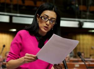 Armenian MP Arpine Hovhannisyan handing forget-me-nots to PACE delegates