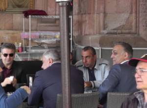 Security officers hit journalists photographing officials outside Armenia Marriott hotel