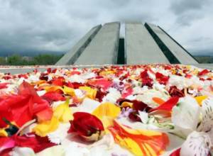 Official ceremonies in commemoration of Armenian Genocide start at Tsitsernakaberd Memorial Complex