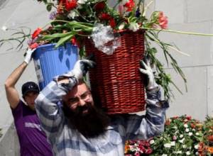 Flower gathering in Tsitsernakaberd (photos)