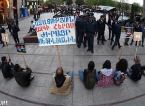 Young activists hold awareness campaign on Northern Avenue