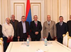 Galust Sahakyan awards a group of employees of the NA