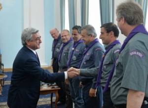 Серж Саргсян принял делегацию Всемирного скаутского движения