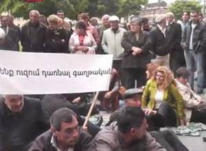 Сотрудники "Наирит" начали забастовку: прямой эфир