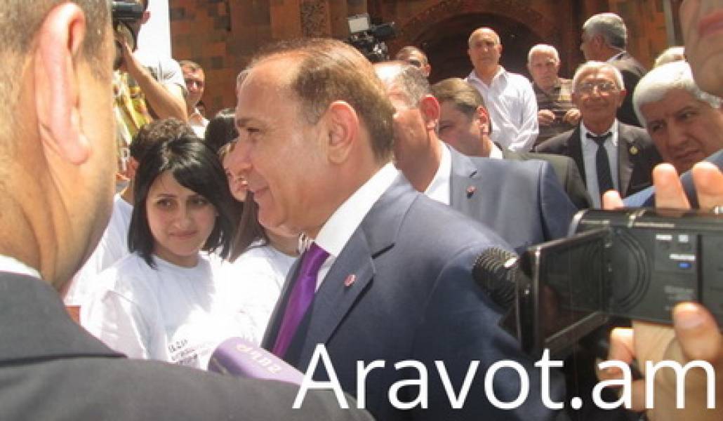 Hovik-Abrahamyan-ekegheci