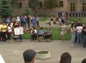 Հոսանքի թանկացման դեմ ցույցը շարունակվեց Հայքի հրապարակում.