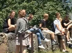 Tourists complain of damaged roads and lack of toilets