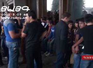 Գյումրիում բողոքի ակցիային միացել են մտավորականները. Tsayg.am