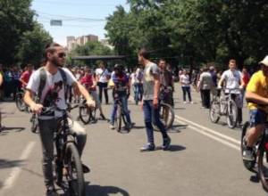 Come out of your homes and join us! Young activists hold awareness campaign in Yerevan