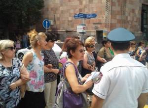 Жители требуют премьер-министра