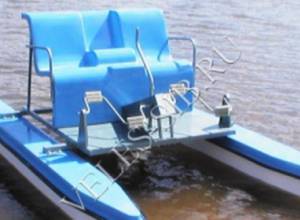 В Севане перевернулся велосипед-лодка