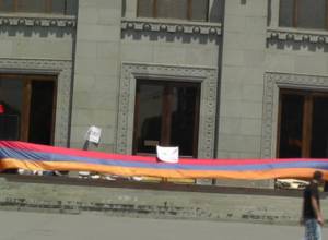 Полиция считает нелепыми разговоры о давлении