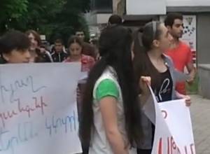 Protesters in Vanadzor march to Prosecutor’s Office
