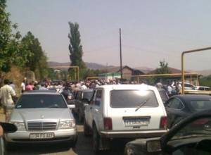 Ի նշան բողոքի՝ փակել են միջպետական ճանապարհը  Առավոտ