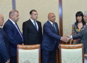 Citizens follow discussions at Baghramyan 26