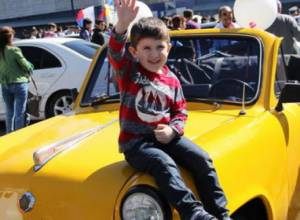 Ռետրո մեքենաների ցուցադրություն`Շահումյան հրապարակում
