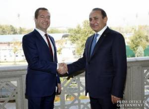 Премьер-министры Армении и России побеседовали наедине