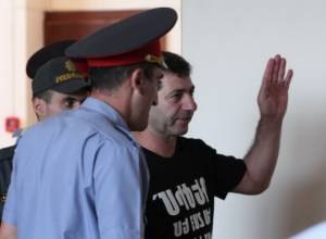 Ombudsman Karen Andreasyan visits hunger-striking Volodya Avetisyan