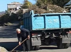 Город очистился, в результате вывезли 90 грузовиков мусора