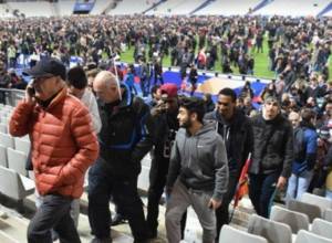 During evacuation French people were singing “La Marseillaise”