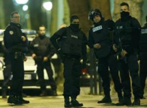 Paris attacks: Police start special operations: Two suspects are thought to have died