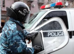Police forces in downtown Yerevan