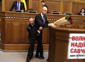 Brawl in Ukraine Rada: Yatsenyuk gets attacked by lawmaker