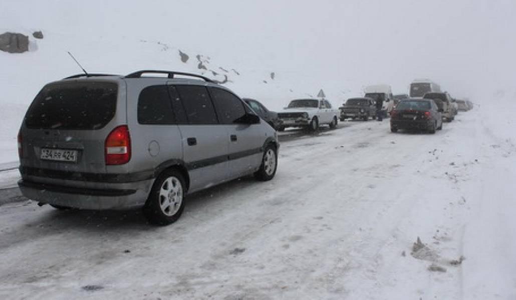 Փրկարարներն ավտոմեքենաները դուրս են բերել արգելափակումից