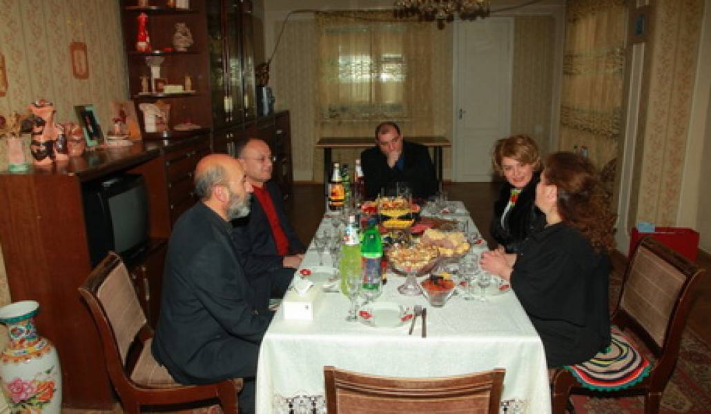 Ս. Օհանյանն իր տիկնոջ հետ այցելել է հայրենիքի պաշտպանների ընտանիքներին