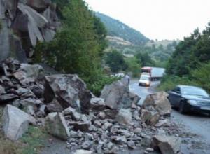 Երևանի Սարալանջի պողոտայում քարաթափում է